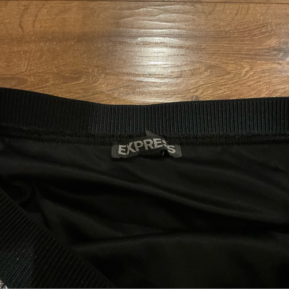EXPRESS PLEATED SKIRT - Picture 3 of 8